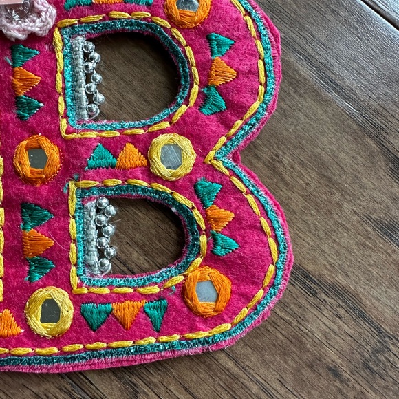 ⛄️ 50% off⛄️ Felt Letter B Ornament /Present Topper - Picture 3 of 4